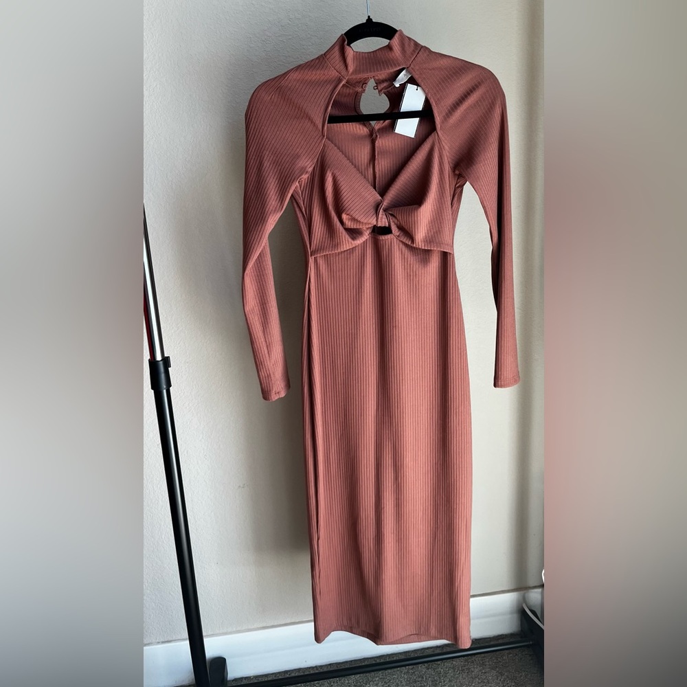 Elegant Mauve Long Sleeve Dress